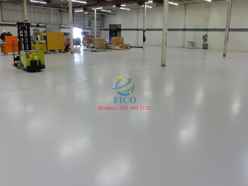 Sơn PU hay sơn epoxy khô nhanh hơn? So sánh thực tế từ công trường