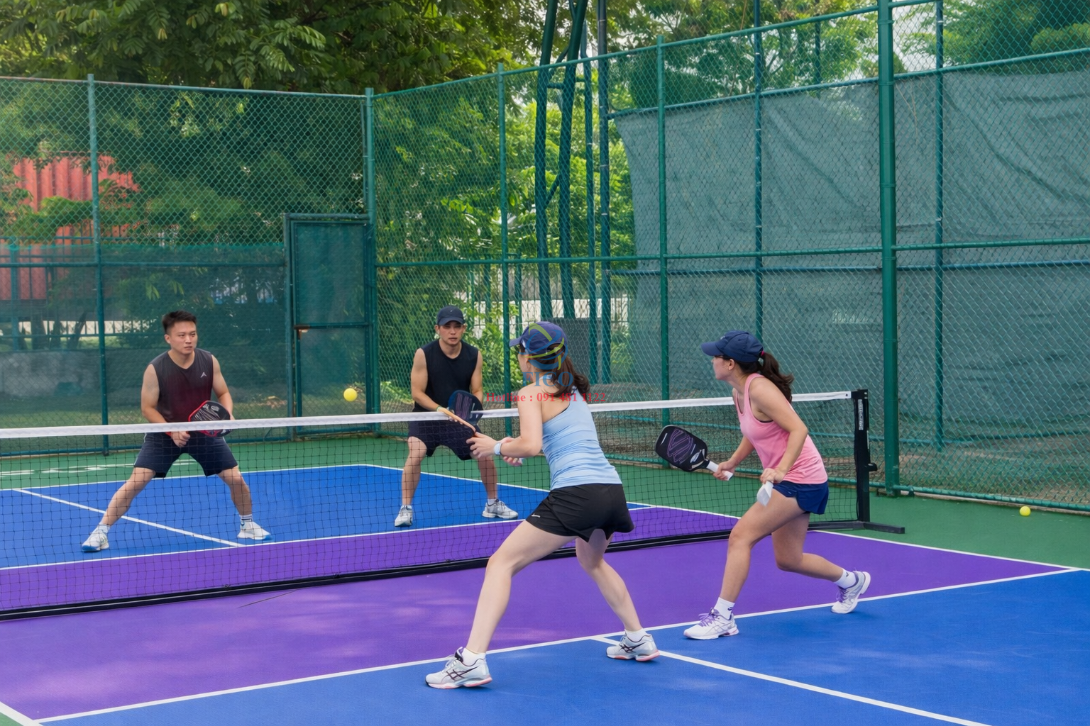 So sánh các loại sơn thi công sân pickleball phổ biến hiện nay