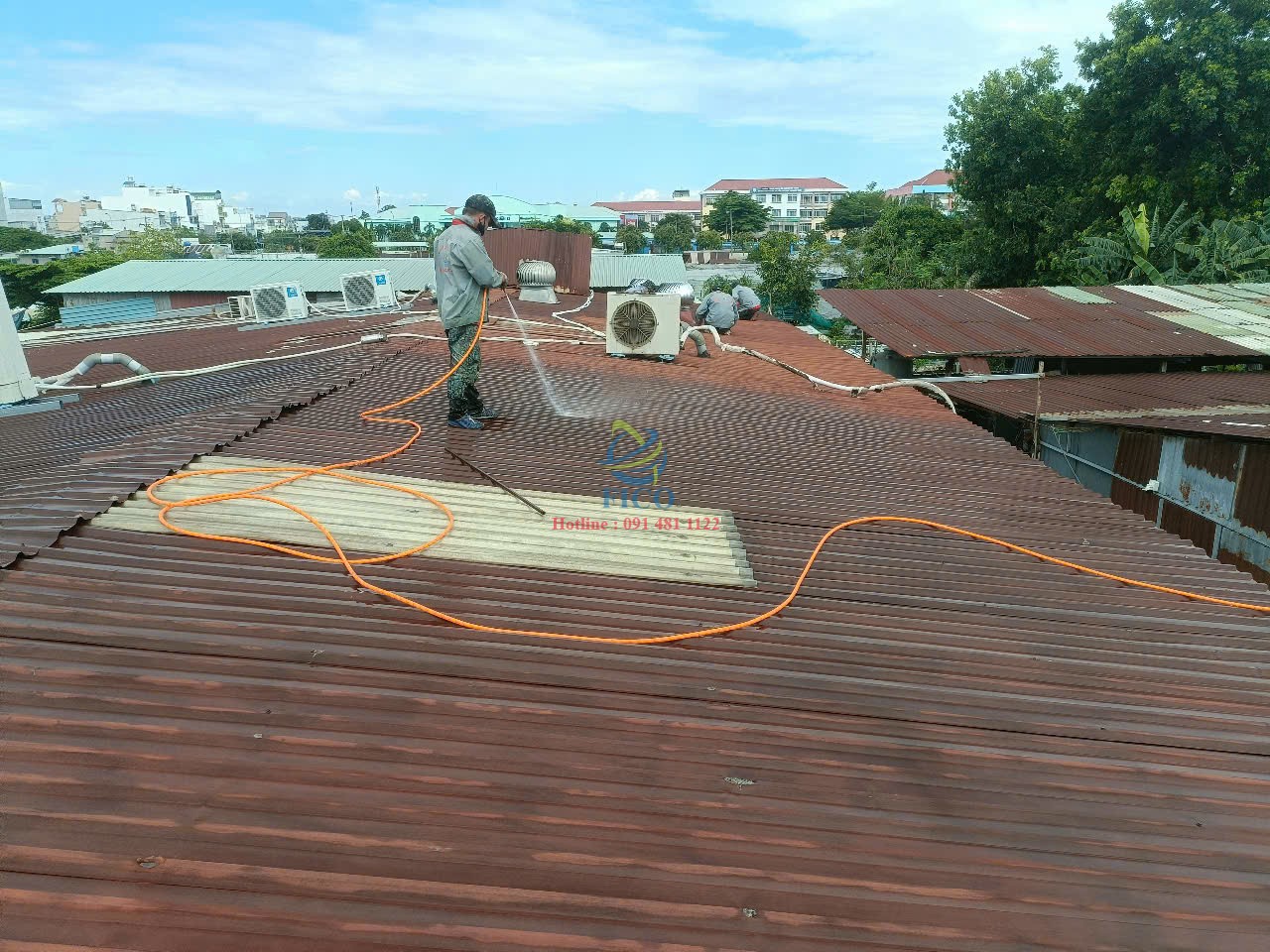 Sơn chống rỉ mái tôn cho nhà xưởng gần biển cần lưu ý gì?