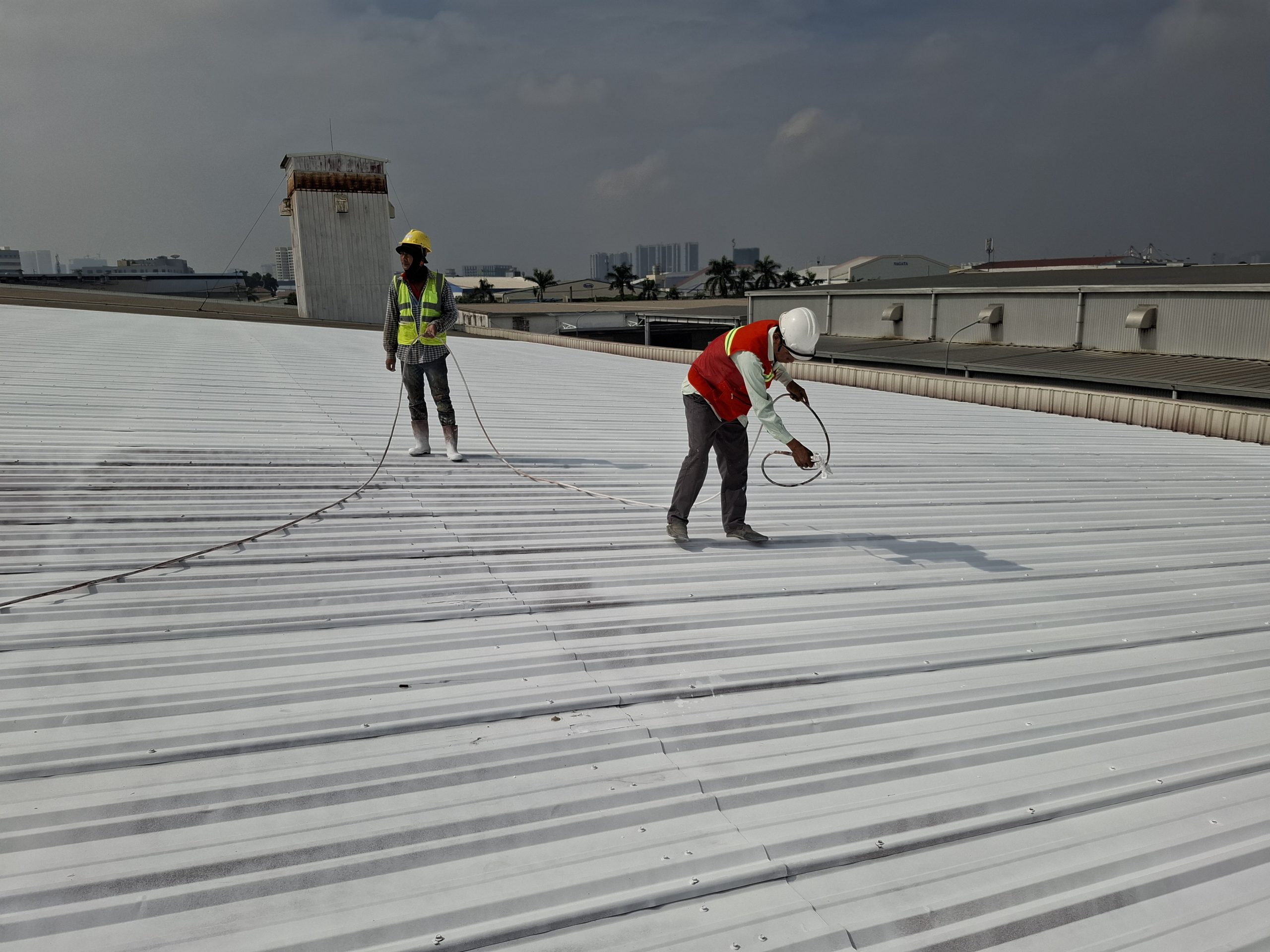 Những lỗi thường gặp khi thi công sơn chống rỉ mái tôn